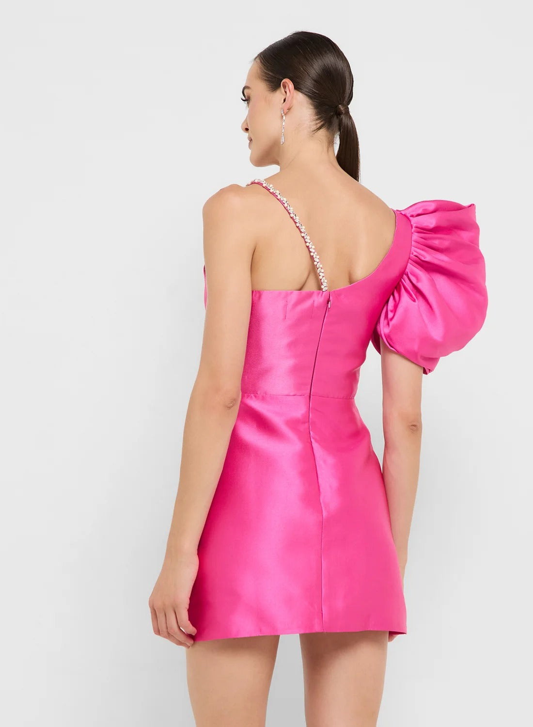 Assymetric shoulder puff sleeves shift dress