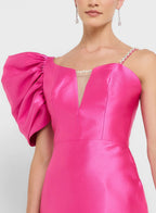 Assymetric shoulder puff sleeves shift dress