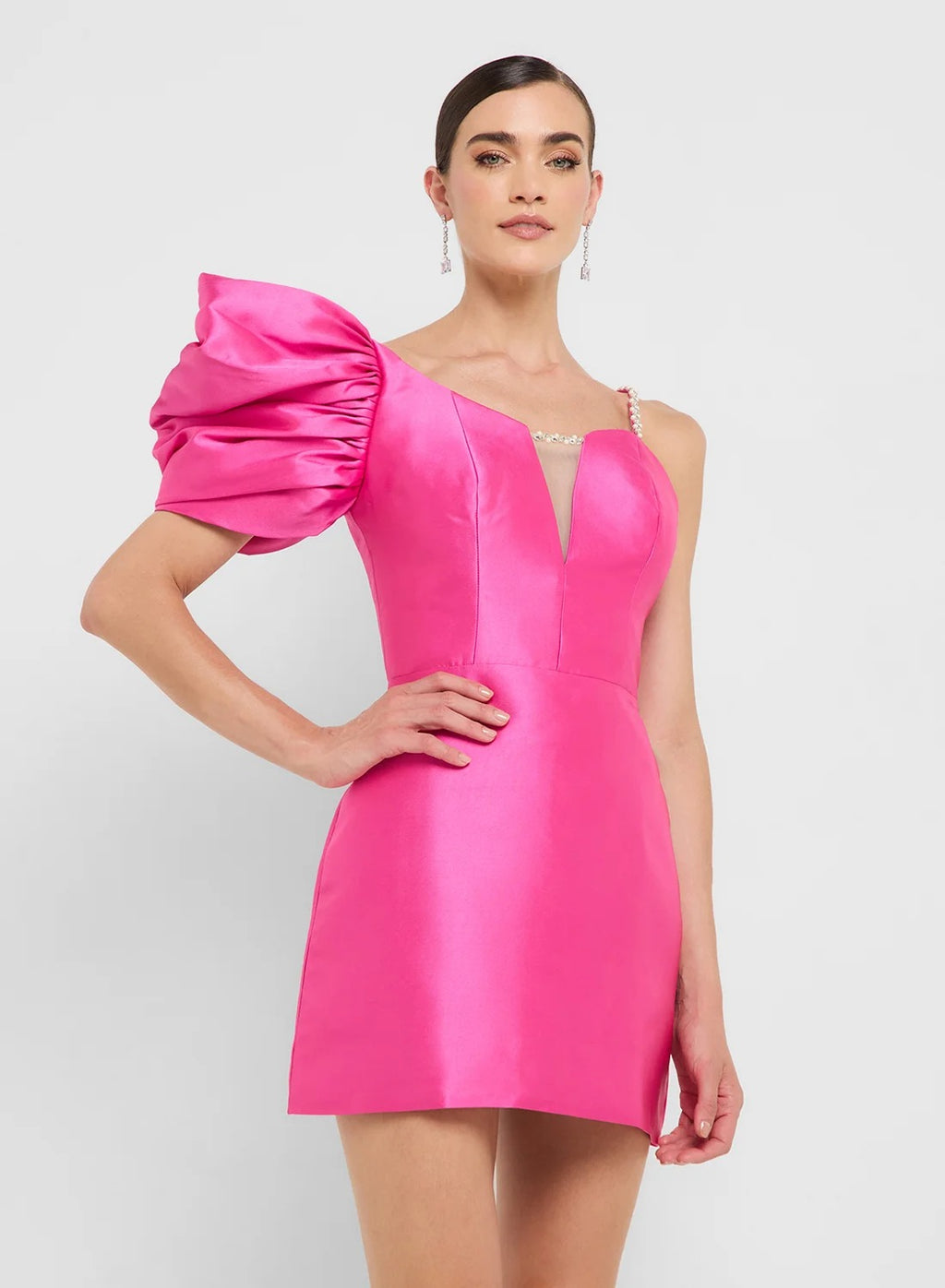 Assymetric shoulder puff sleeves shift dress